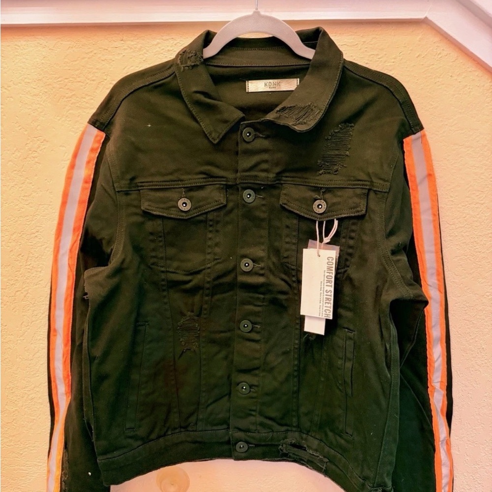 NWT KDNK Black Men’s Distressed Denim Jacket with gray and orange stripe, Size M